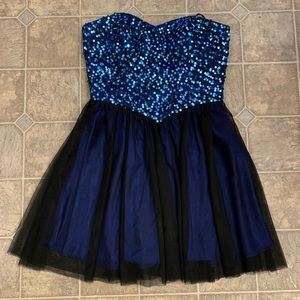 Strapless formal sequin homecoming prom dress